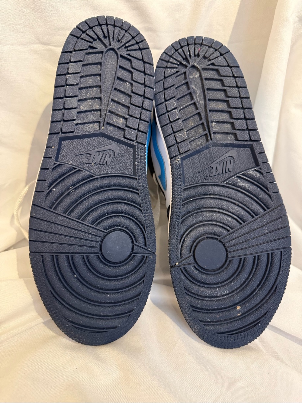 Jordan Kids Mid-Top Sneakers in White, Navy & Blue - Picture 6 of 10